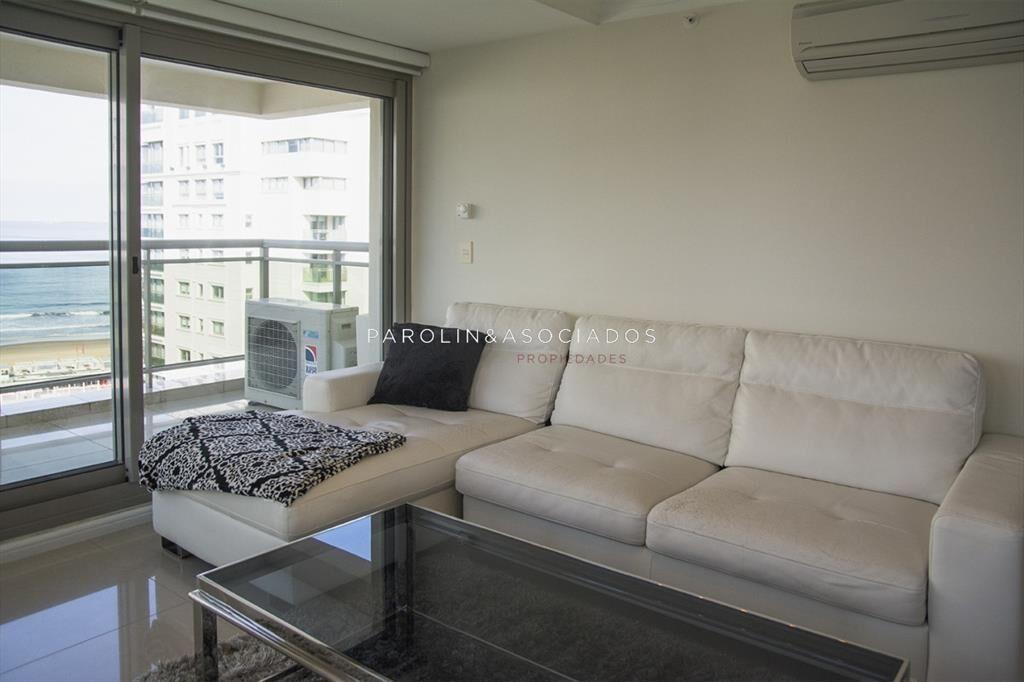 Apartamento de 2 dormitorios en edificio Punta