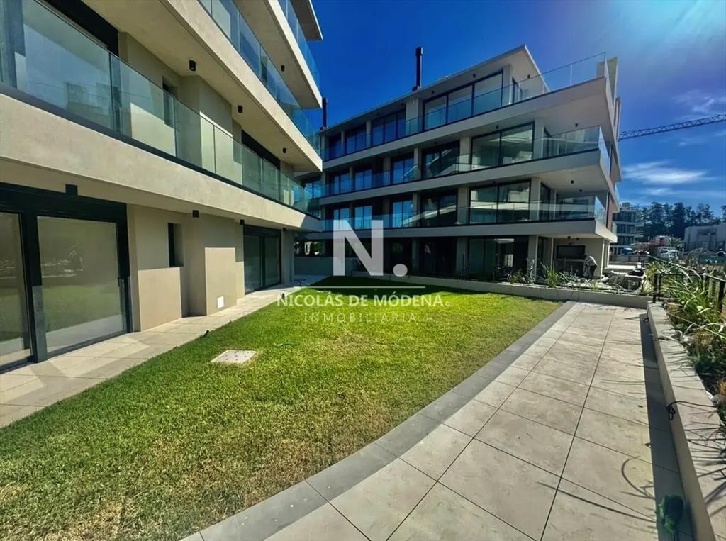 Apartamento de 2 dormitorios, 120m², con terraza y balcón