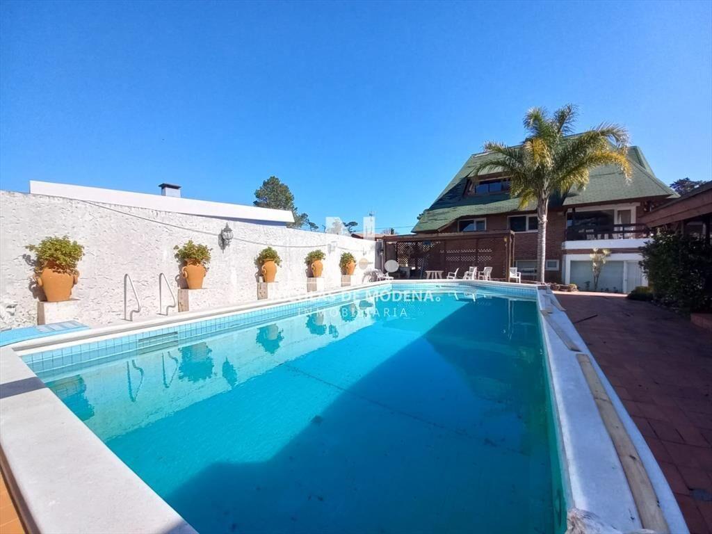 Casa de 6 dormitorios en Playa Mansa , Punta del