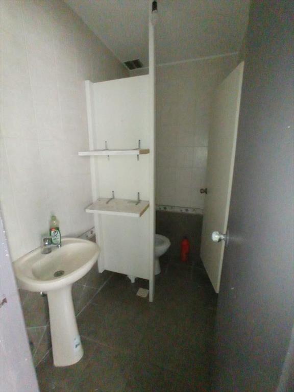 Sarandi y 33, 220 m2, doble altura, 7 mts de frente , nuevo