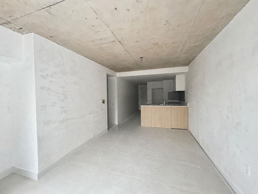 Venta apartamento 2 dormitorios con patio en Pocitos a estr
