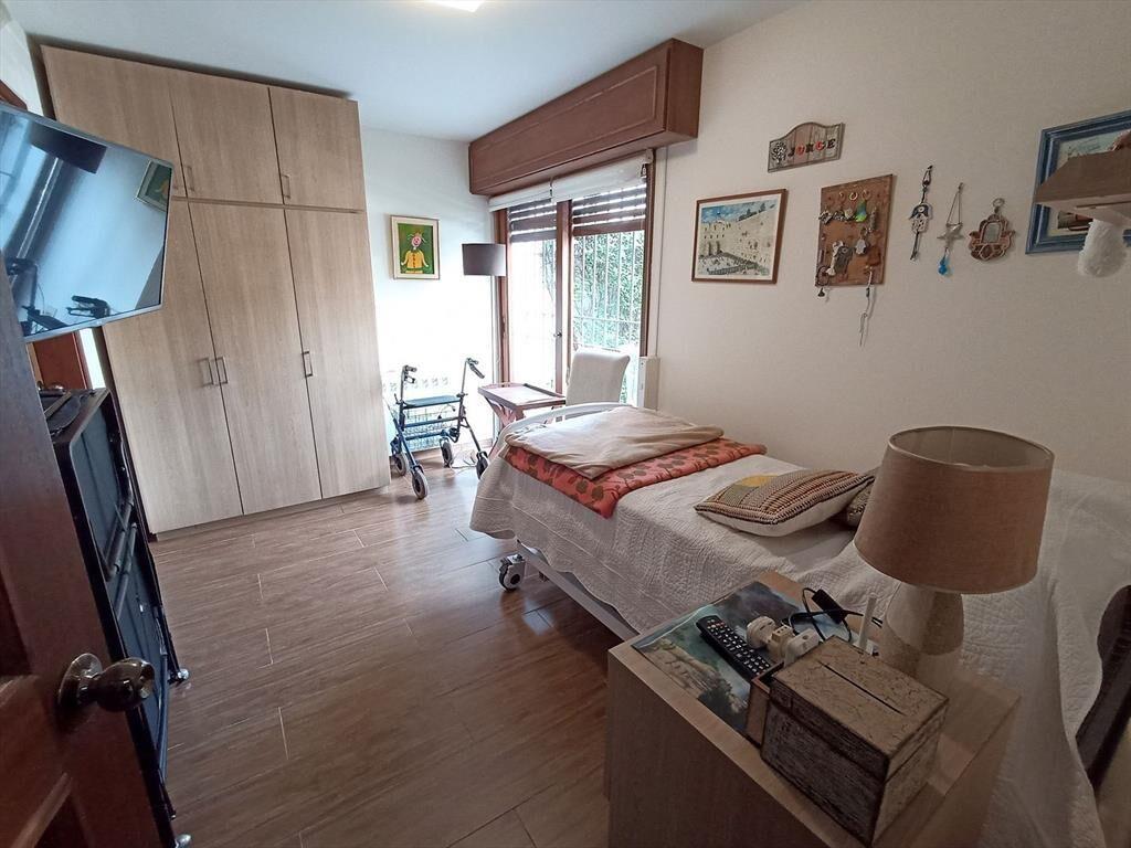 Venta Casa. 4 Dor, estar c/hogar, fondo con parrill, gje x3