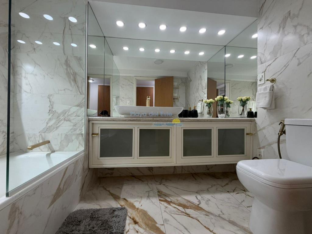 Apartamento de 2 dormitorios y servicio en anual