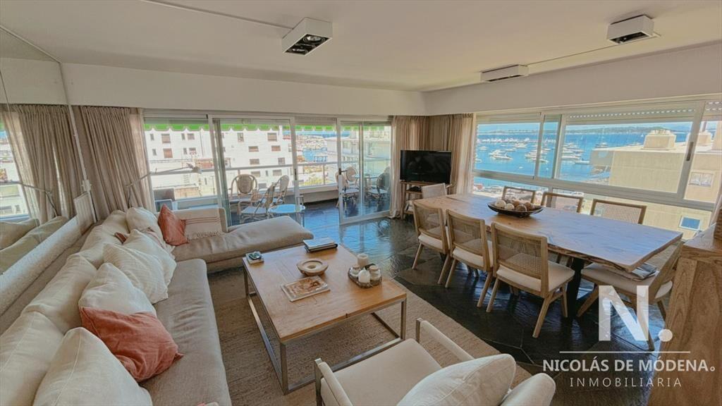 Departamento en venta esquinero con vista al mar