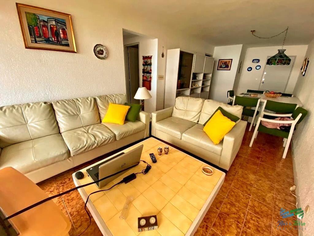 Vendo apartamento de 2 dormitorios, 2 baños y