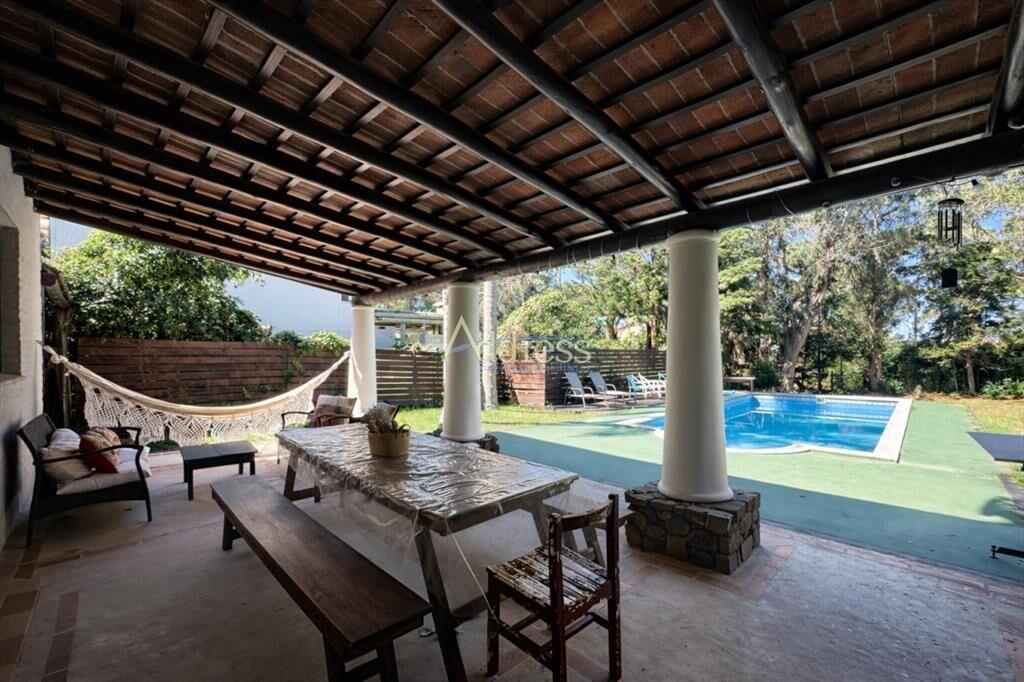 ESPECTACULAR CASA DE 3 DORMITORIOS + DEPENDENCIA