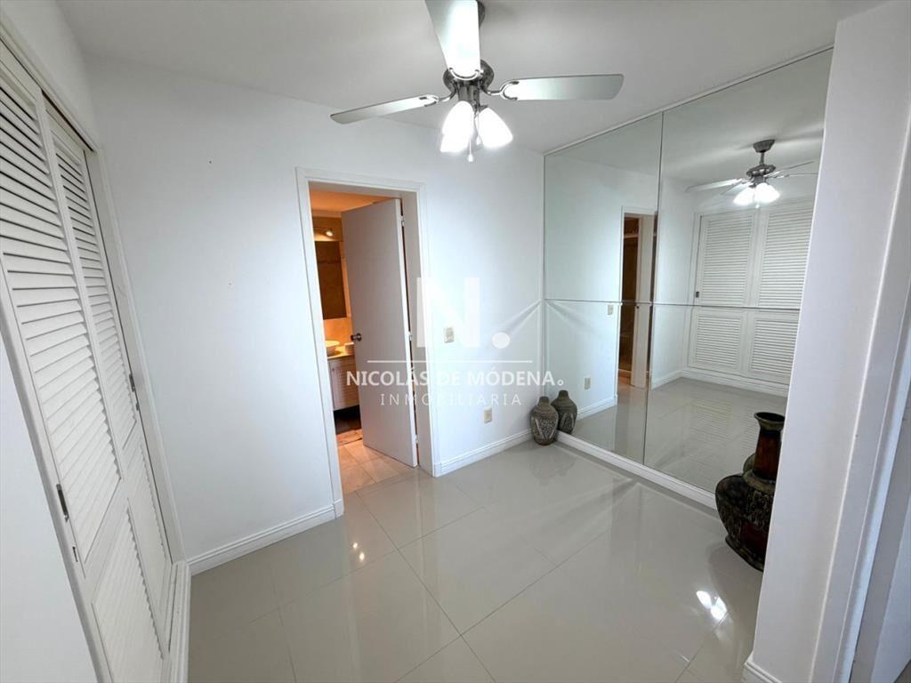 Apartamento en venta frente al mar, parada 19