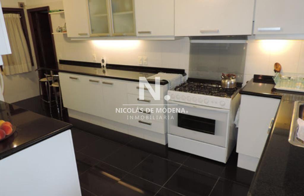 Vende casa de 7 dormitorios, en la Mansa Punta