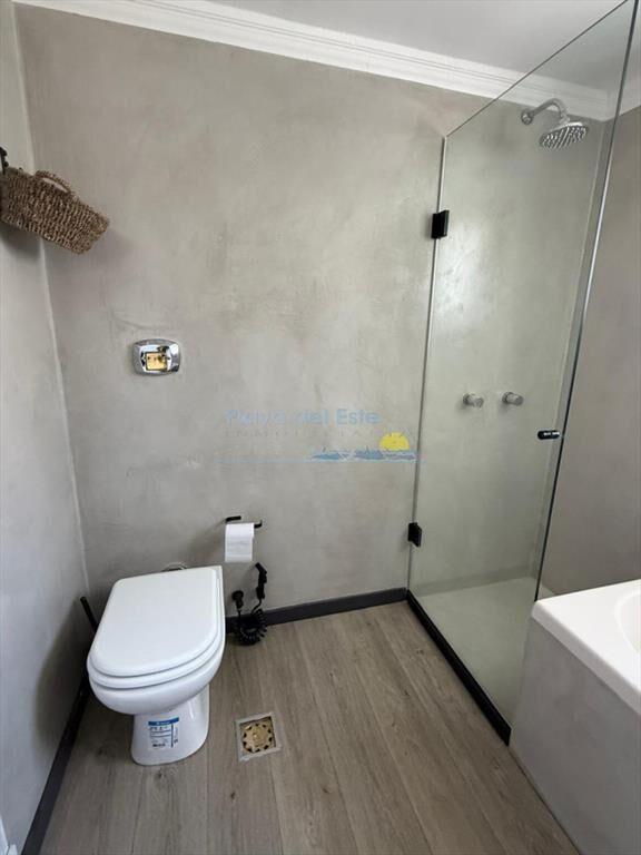 Apartamento en venta de 3 dormitorios y servicio