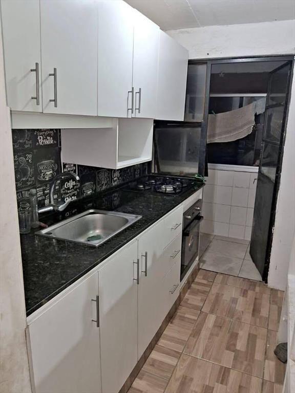 Apartamento en venta 3 dormitorios, cochera y patio, piedra