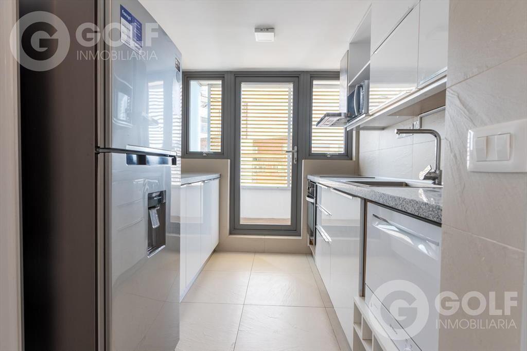 Alquiler de apartamento de 2 dormitorios con muebles y coch