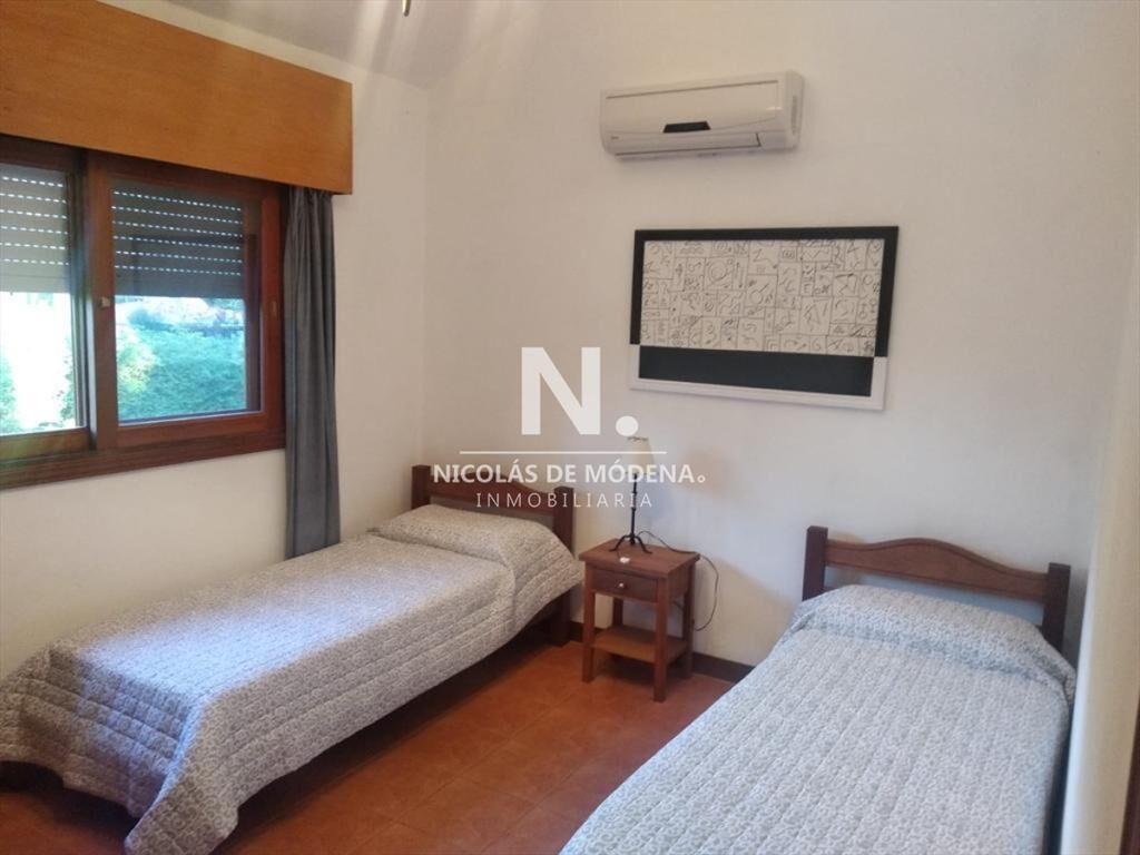 Vende casa en pinares de 4 dormitorios en Punta