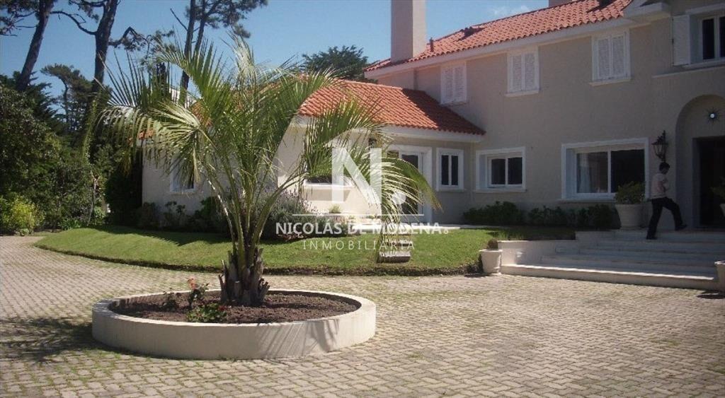 Casa en Venta de 5 dormitorios en el Golf , Punta del este