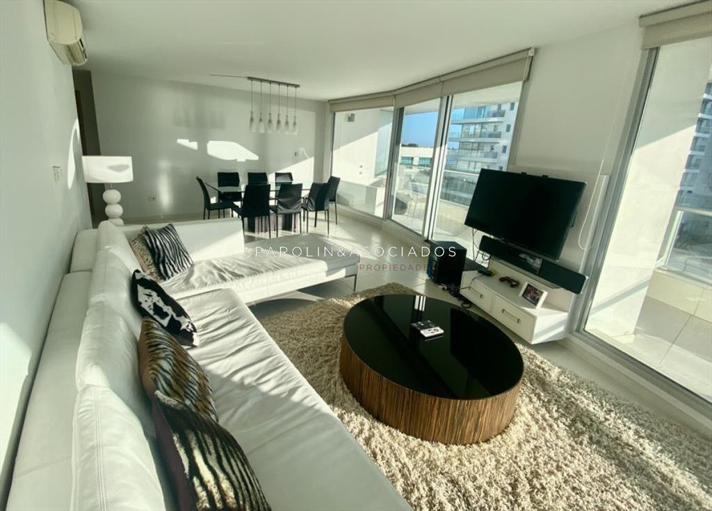 Apartamento 3 dormitorios en Seasons Tower, Punta