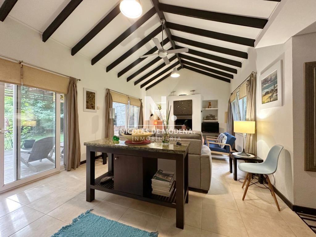Vende impecable casa de 2 plantas, de 3 en de del