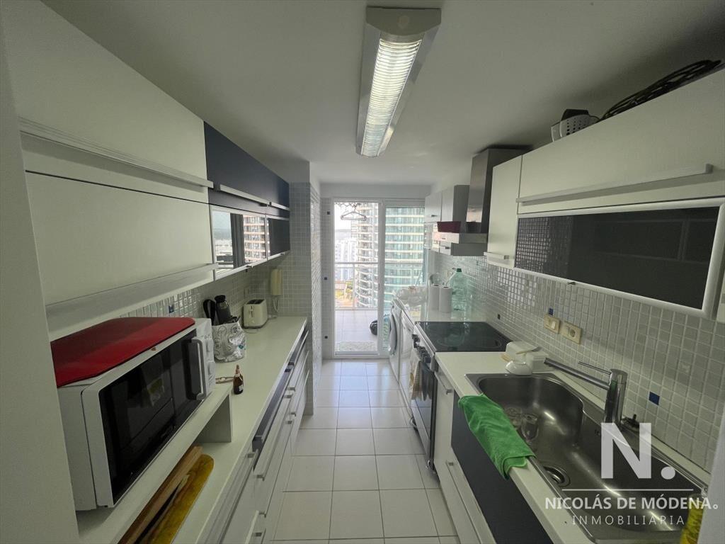 Vende Apartamento de 3 Dormitorios en Brava Punta del Este.