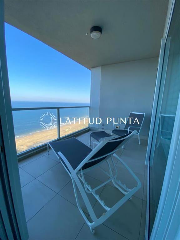 Piso alto en Le Parc, 2 suites más dependencia,