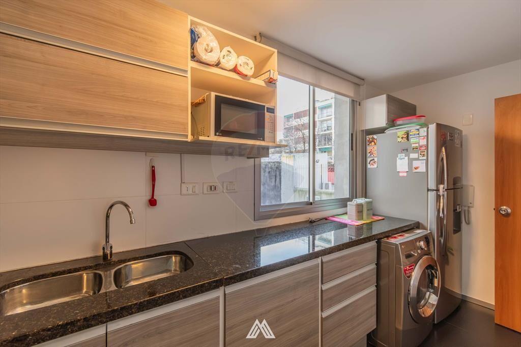 VENTA POCITOS APTO 2 DORM TERRAZA + GJE AMUEBLADO