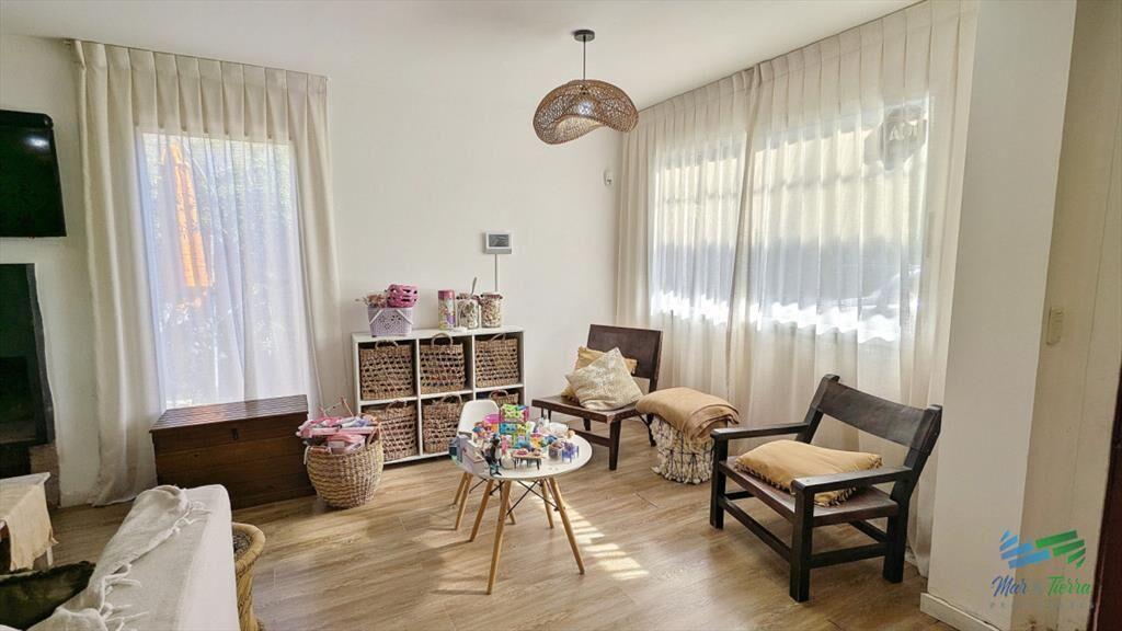 Venta y alquiler anual de casa en Pinares a 200 -