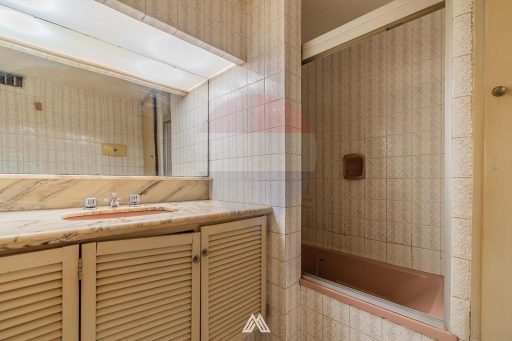 VENTA POCITOS, 3 dormitorios 3 baños Gge luminoso