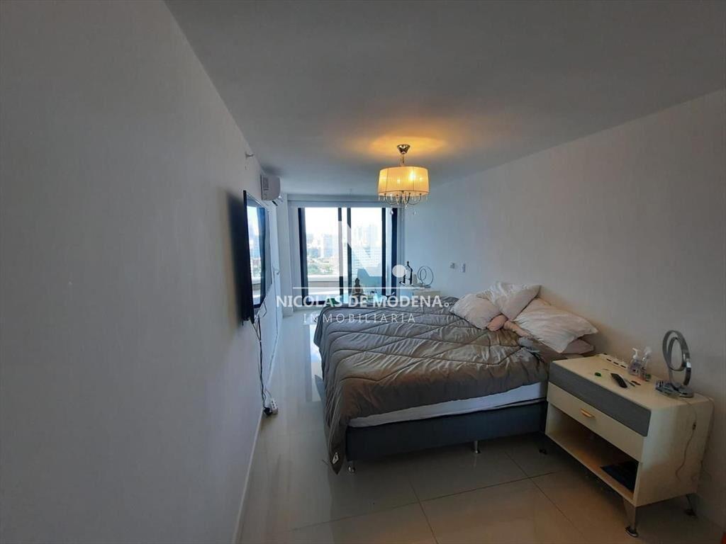 Apartamento de 3 dormitorios en suite con y en