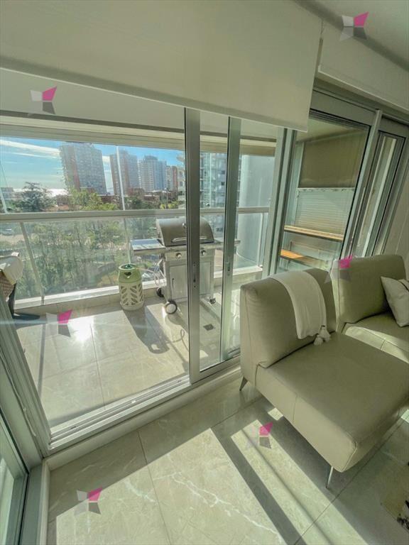 VENTA DE APARTAMENTO DE 3 DORMITORIOS Y SERVICIO