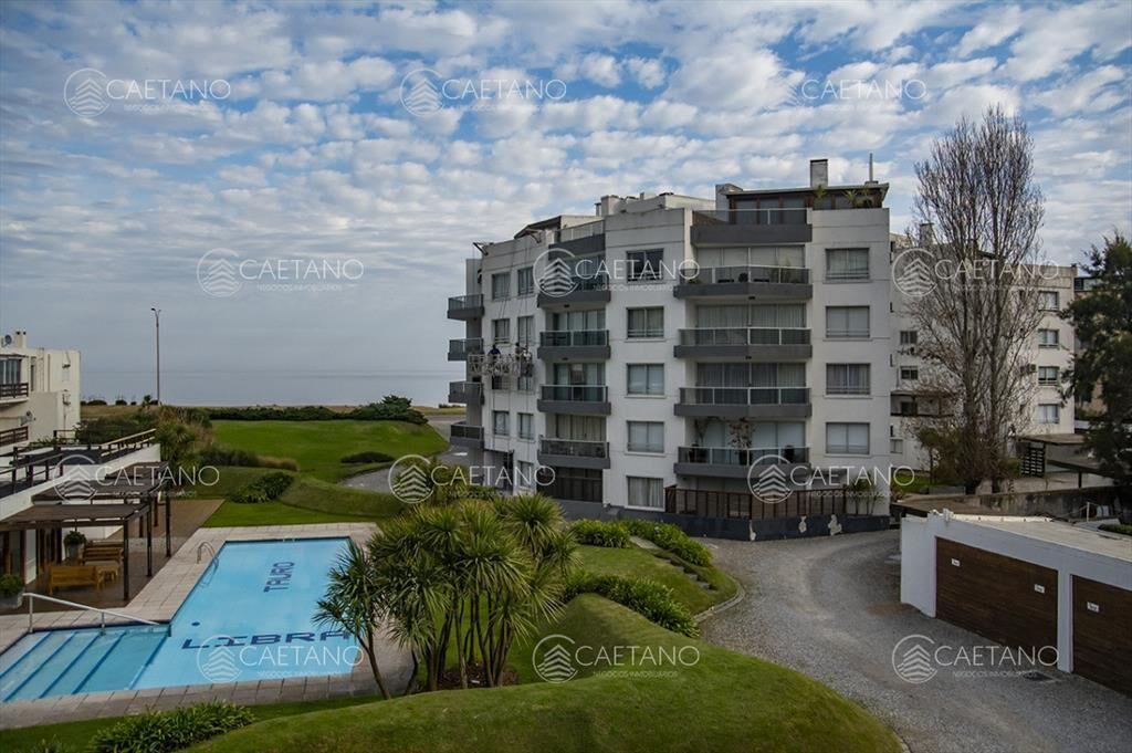 Departamento en venta a metros de Playa Mansa