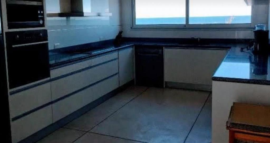 CASA EN VENTA DE 4 DORMITORIOS EN MANANTIALES