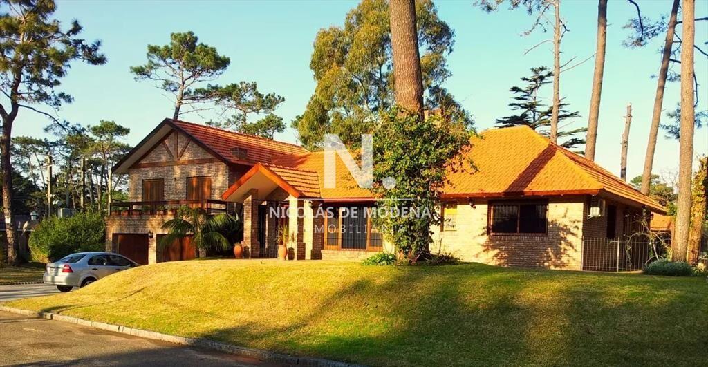 VENDE CASA CON GRAN TERRENO, EN PLAYA MANSA, DEL