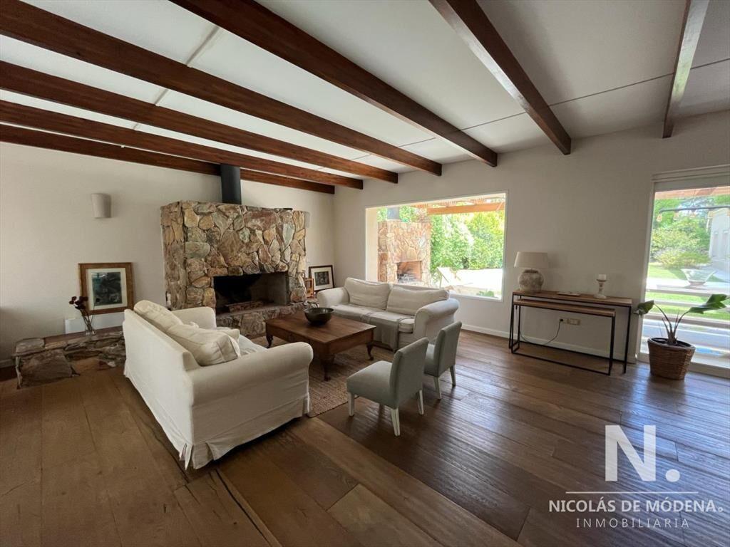 Casa en Venta de 4 dormitorios en Barrio Privado La Arbolad