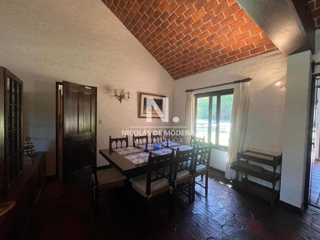 Venta de Espectacular casa en Barrio Golf
