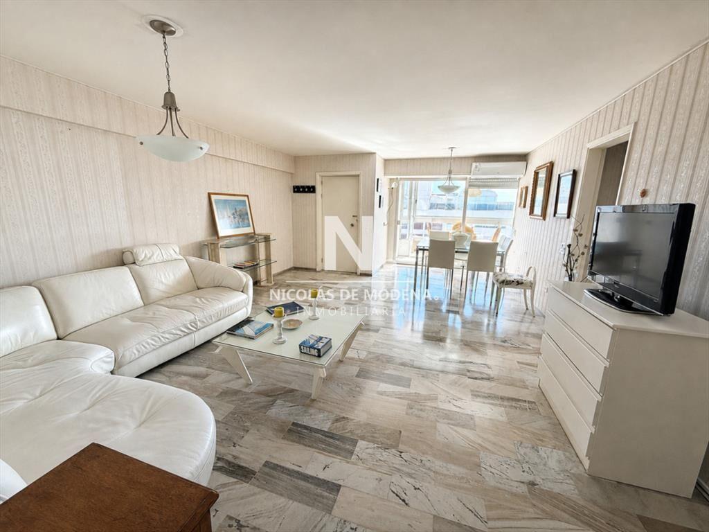 Alquila Apartamento en Península - Punta del Este de 3 dor