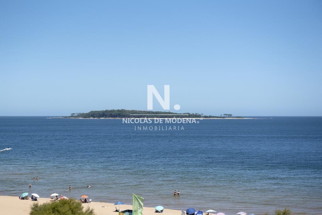 Vende hermoso Penthouse en Playa Mansa con azotea