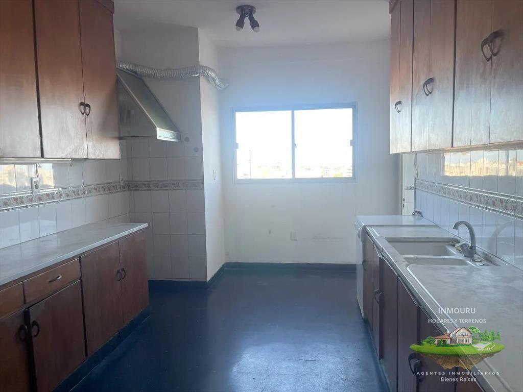 Venta de Apartamento En Cordón, 4 Dorm Y Garage Sobre Avd