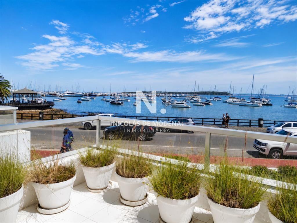 Vende apartamento en el Puerto, totalmente frente