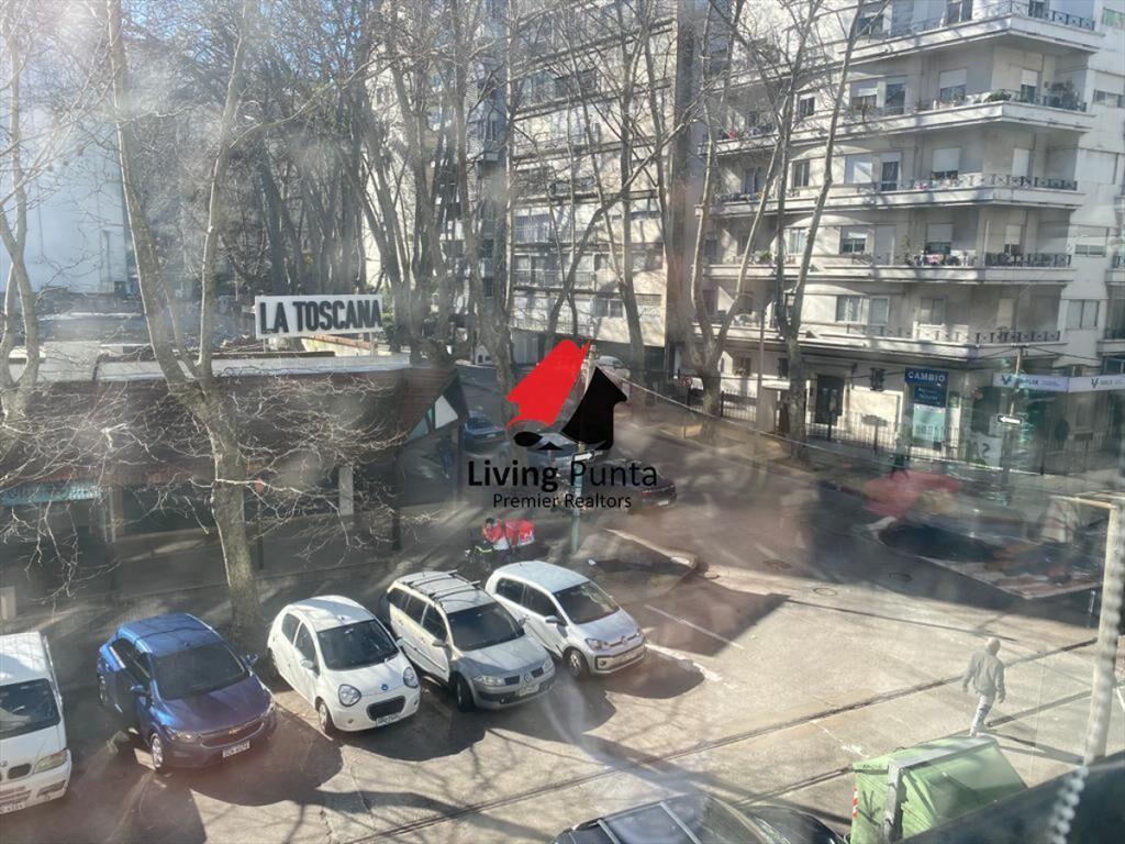 En venta a una cuadra de la playa, se vende con