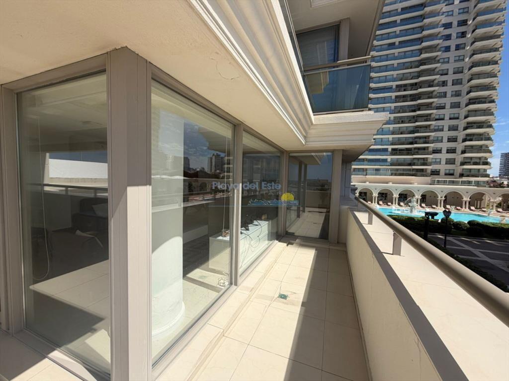Apartamento en venta de 4 dormitorios en Punta ,
