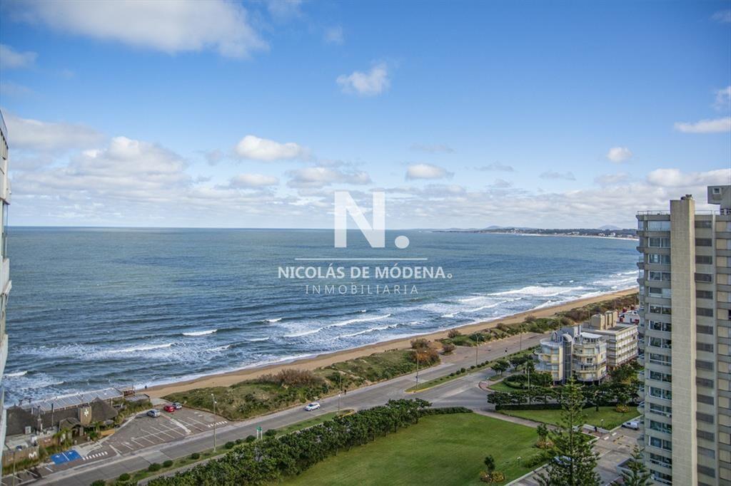 Se vende Hermoso Penthouse frente al mar de 3 con