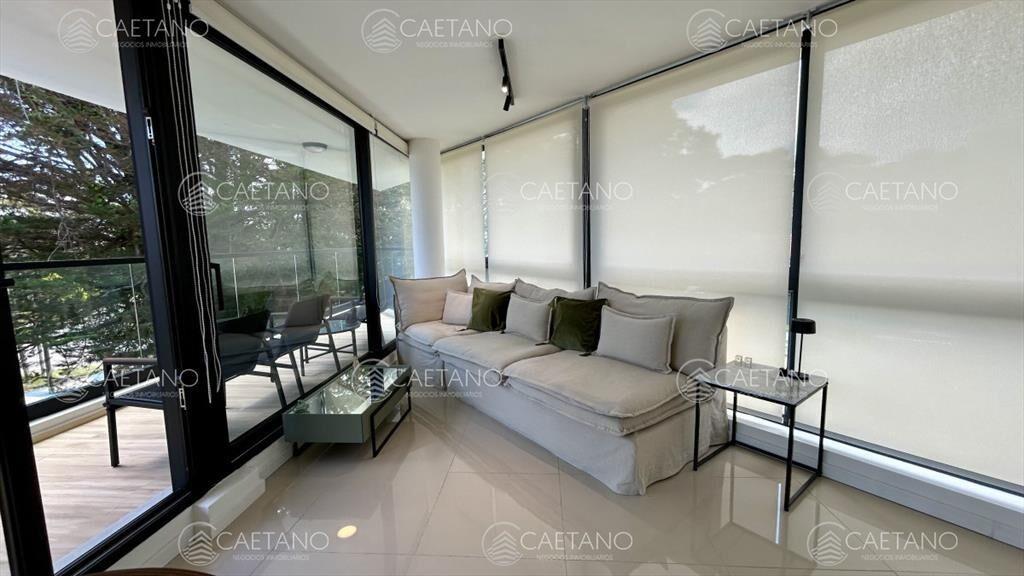 Apartamento en alquiler en Playa Mansa, 2 dormitorios