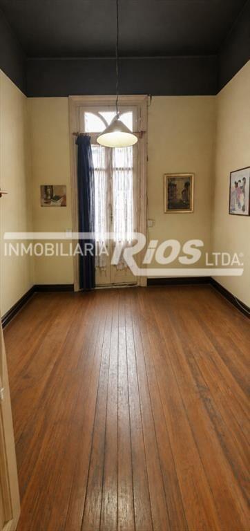 Casa de 4 dormitorios con local independiente y