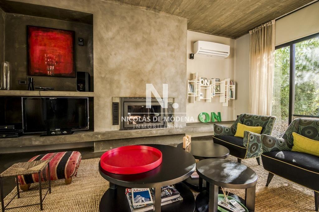 Excelente casa de estilo Minimalista en Barrio La