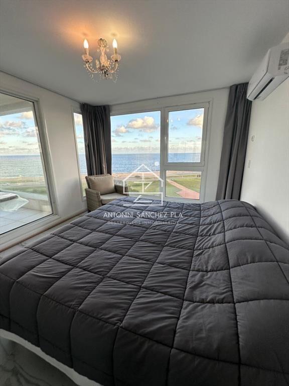 Poseidon esquinero de 3 Dormitorios en suite mas dependenci