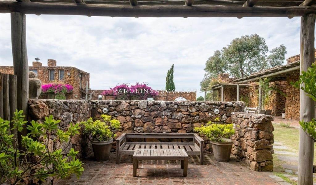 Chacra en Venta de 8 Dormitorios en Camino Punta