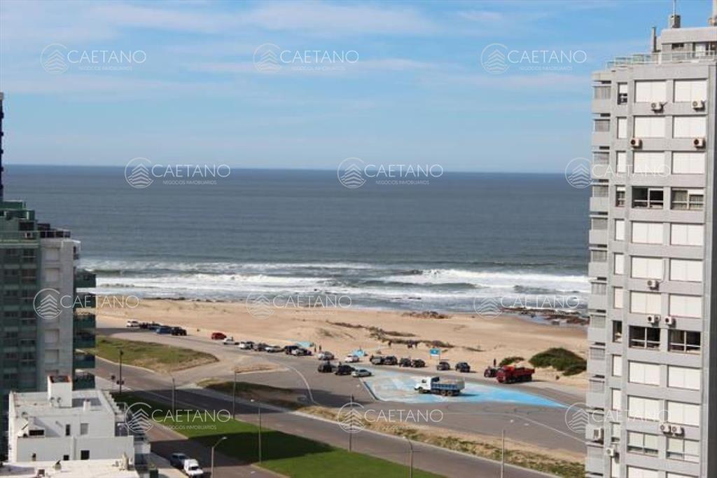 En venta apartamento en Punta del Este, zona La