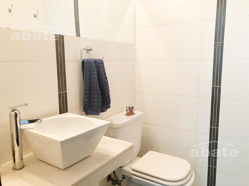 Venta Casa moderna en Pocitos 2 dormitorios y gge