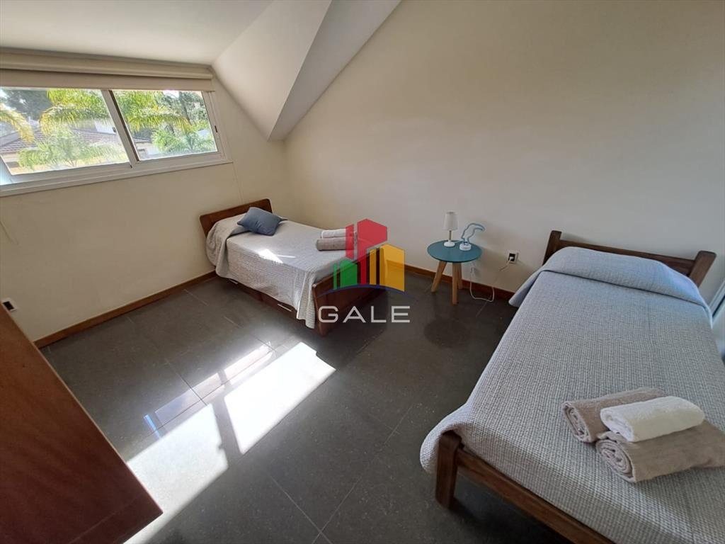 Espaciosa Casa en Barrio Privado de 6 dorm y en
