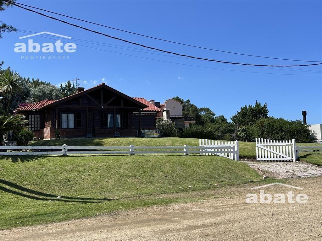 Venta de Casa de 3 dormitorios en Punta Colorada, Maldonado