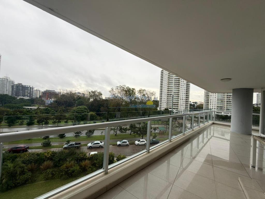 Apartamento en Venta de 4 dormitorios en Torre ,