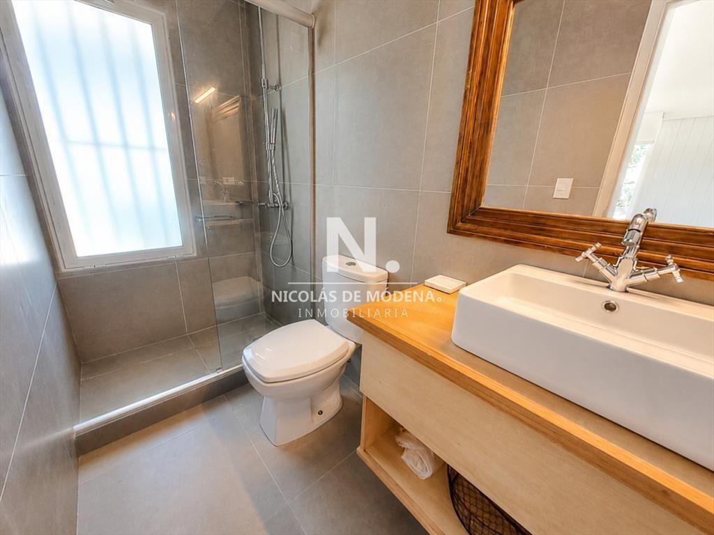 En venta casa de 5 dormitorios en Punta del Este,