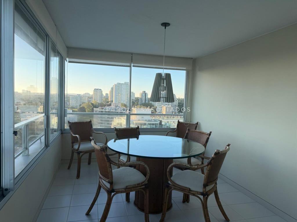 Apartamento en venta de 3 dormitorios en Punta del este, Pl